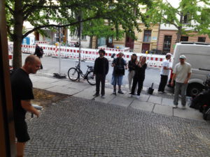 Filmteam vor dem Musikladen